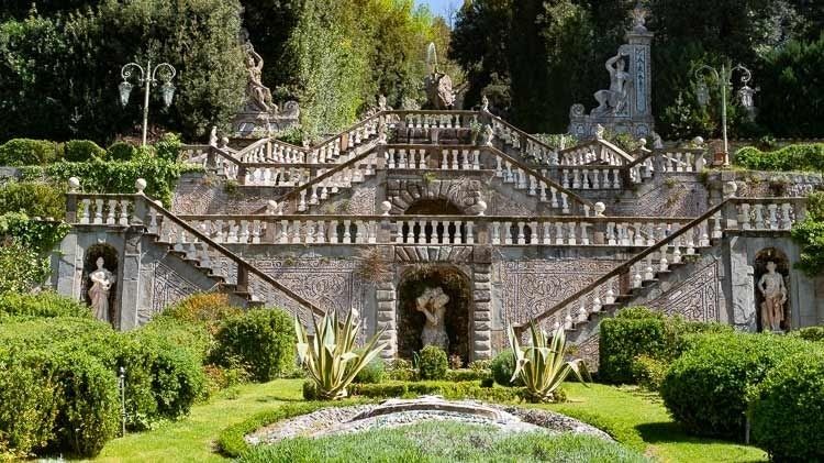 Terrasvormige baroktuin van Villa Garzoni in Collodi, Toscane